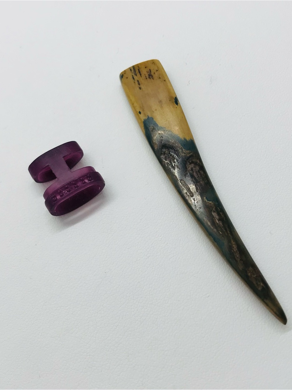 Hand Crafted 18 Karat Yellow Gold Pendant - Mammoth Tusk & Blue Diamond Dagger - Picture 10 of 12